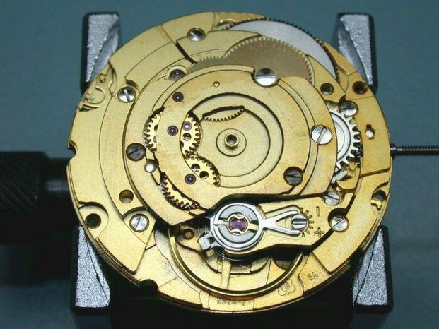 A2824 movement outlet